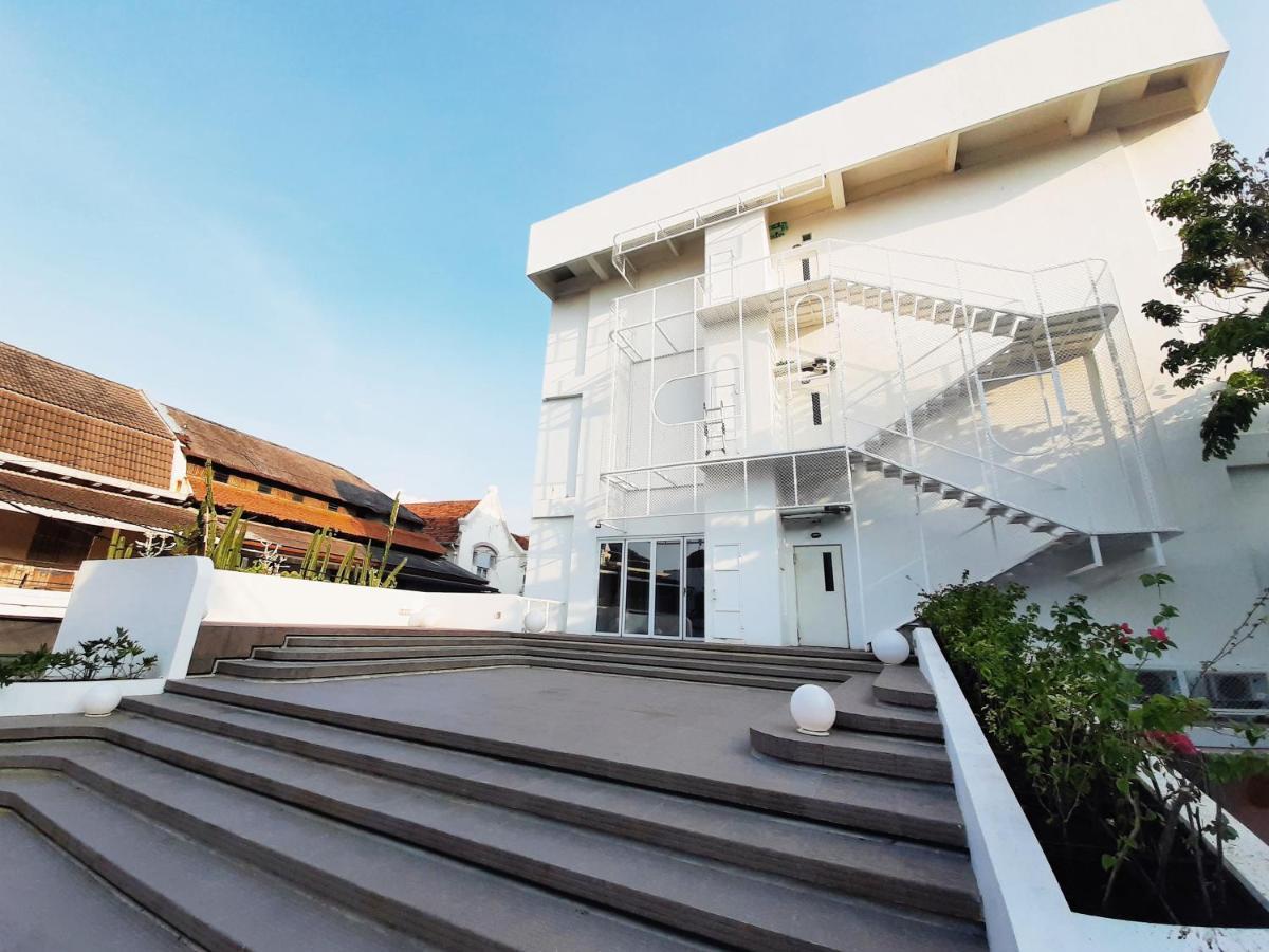 Kotta Hotel Semarang Exterior photo